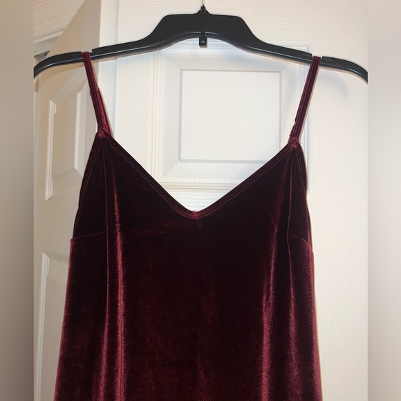 Hollister Maroon Velvet dress - Picture 3 of 6